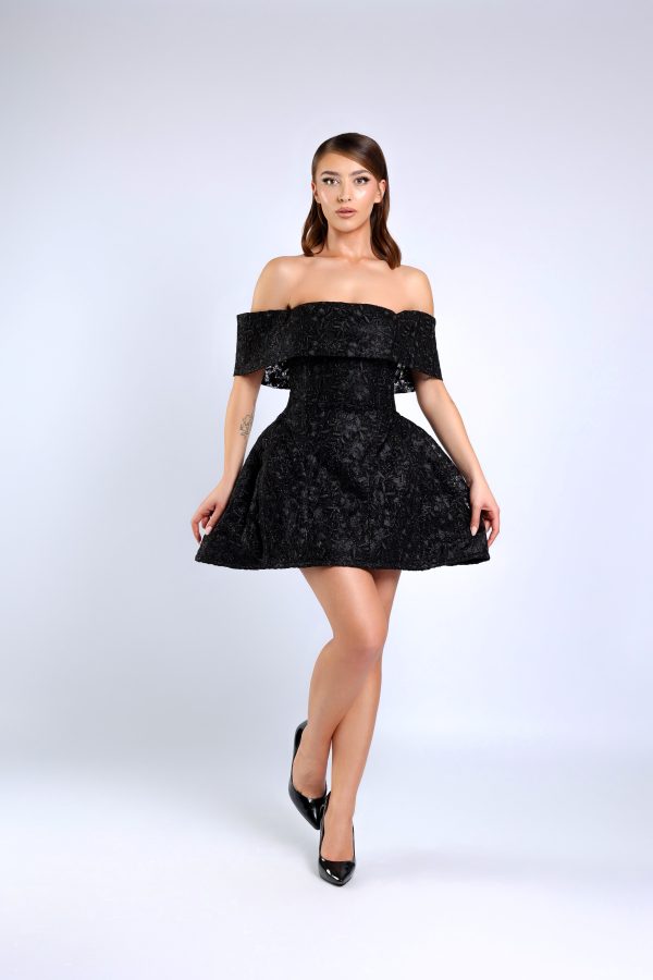 Sculpted Elegance